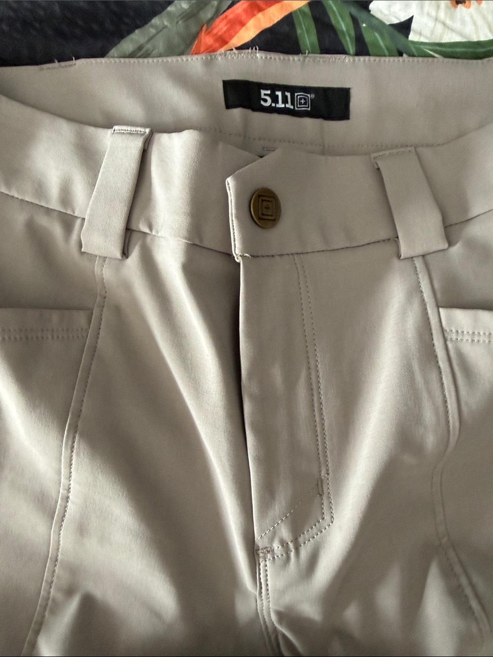 New 5.11 Tactical Men's Light Khaki cream Cargo Pants sz8 comfy